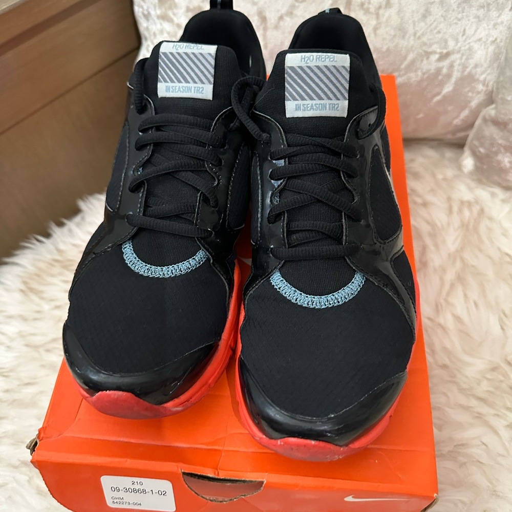 WOMENS NIKE SNEAKERS